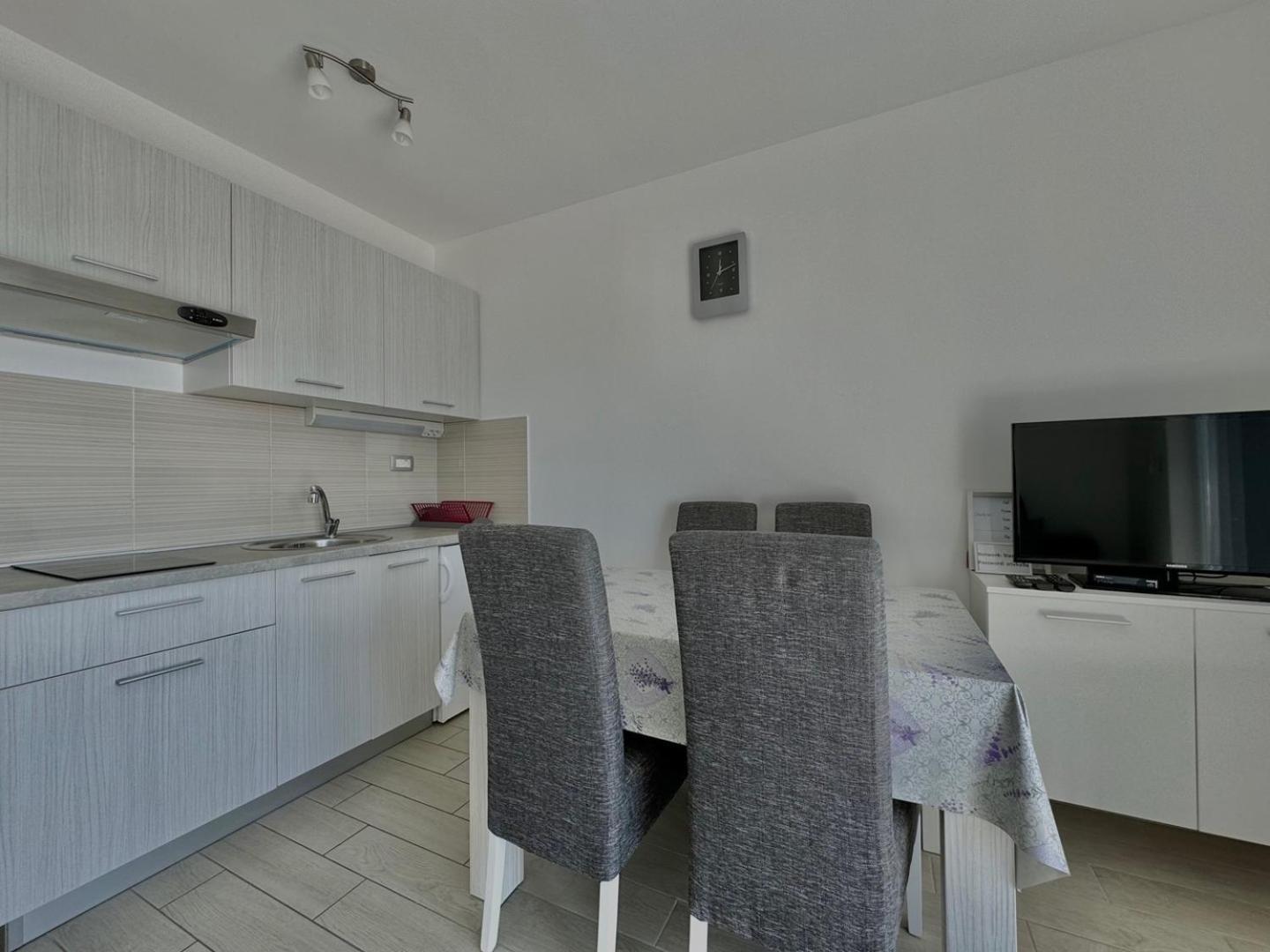 Cozy Apartment Rosmarin With A Sea View 크르크 외부 사진